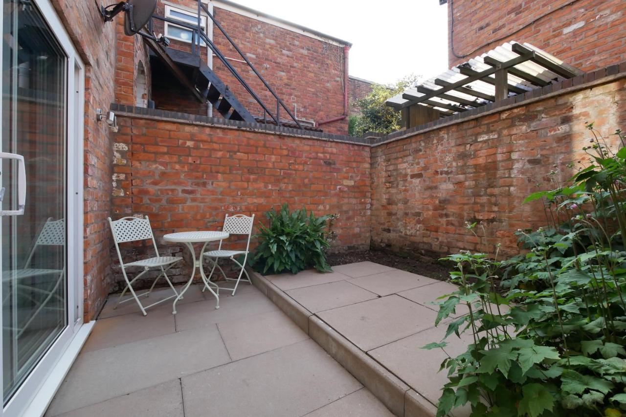 Crewe Short Lets 1 Victoria Court, Crewe Apartment Exterior foto